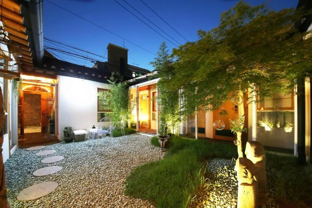 'Hanok Hanok' Boutique Stay Hotel Seoul - 2Min From Gyeongbokgung Palace Station 0*,  Güney Kore